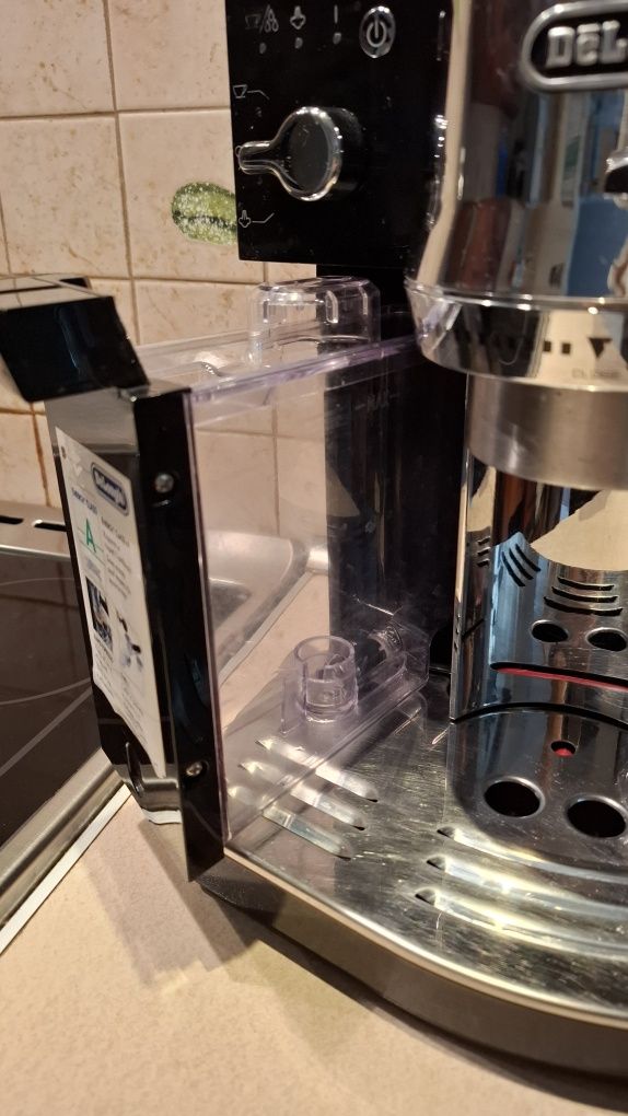Kolbowy ciśnieniowy Ekspres do kawy Delonghi EC 820.b