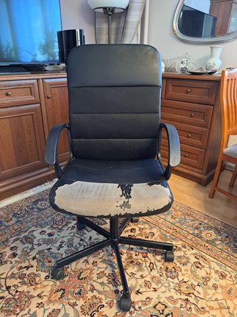Biurowe krzesło obrotowe - Ikea Fingal.