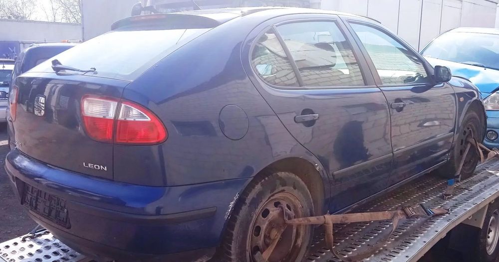 Na części Seat Leon 1.4 16V silnik AXP skrzynia FSQ lak. LB5N maska klapa zderzak błotnik drzwi zawieszenie fotele deska