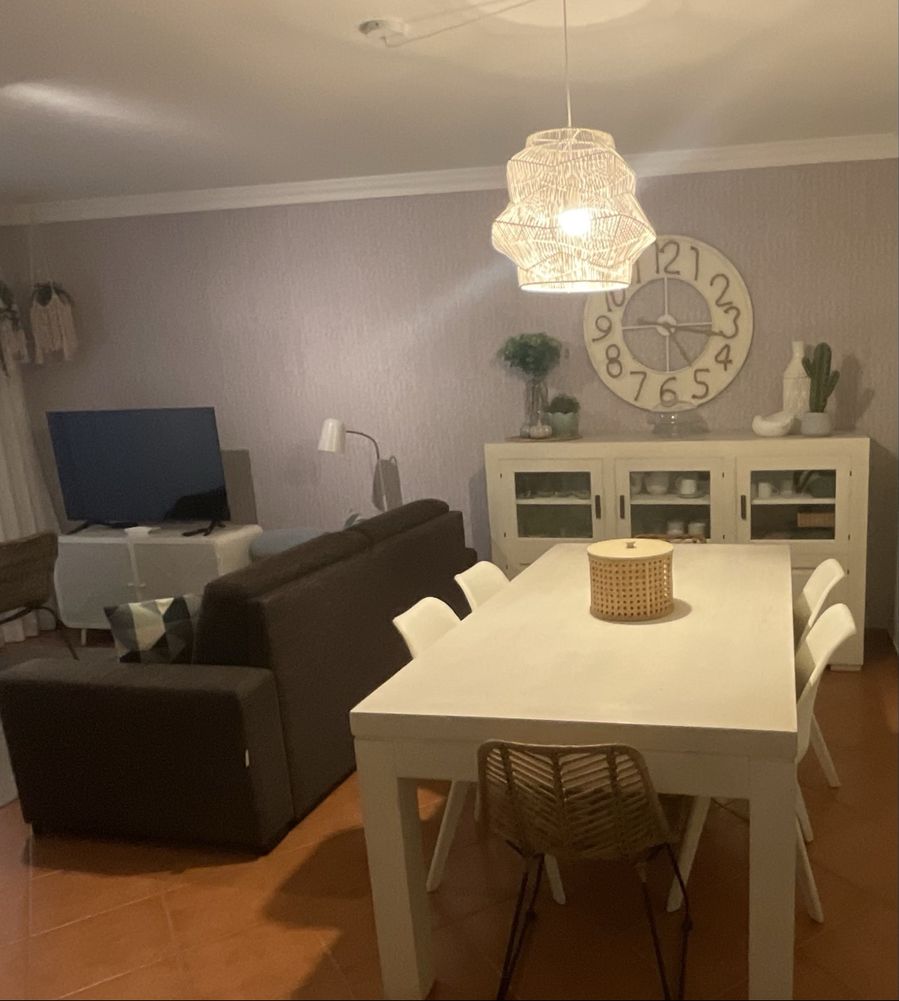 Apartamento T1 com piscina e garagem para arrendamento mensal
