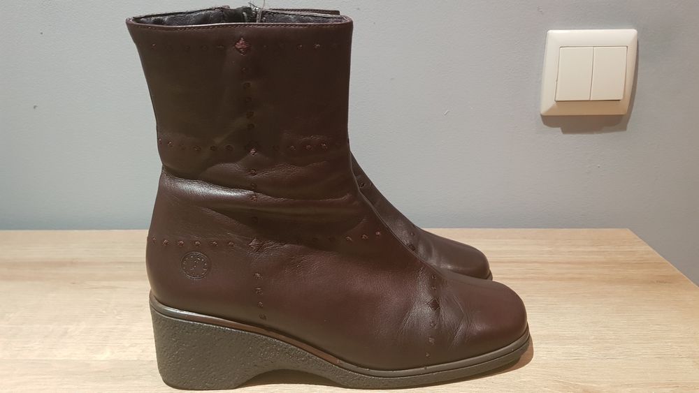 Botins em pele, cor castanho, tam.36