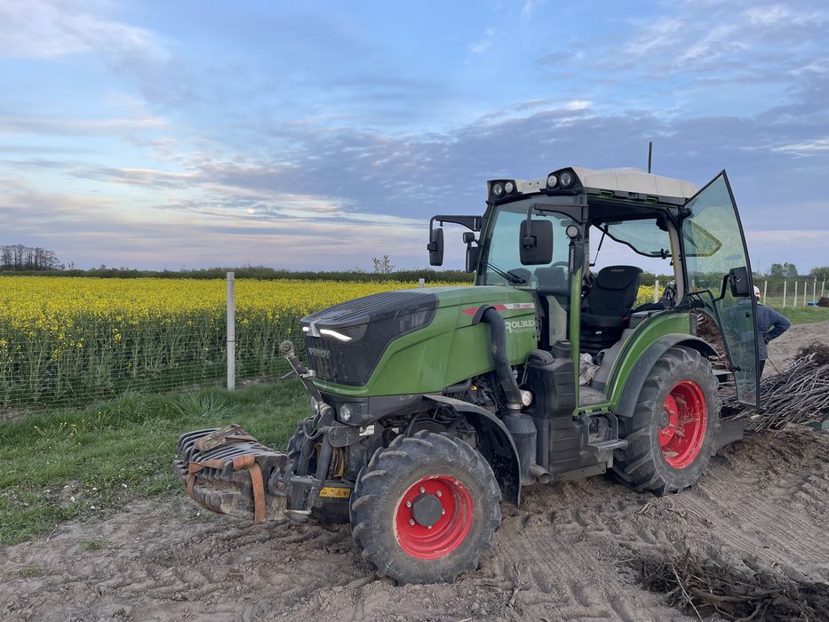 Tyczenie międzyrzędzi GPS RTK sadzenie drzewek wyznaczenie rzędów