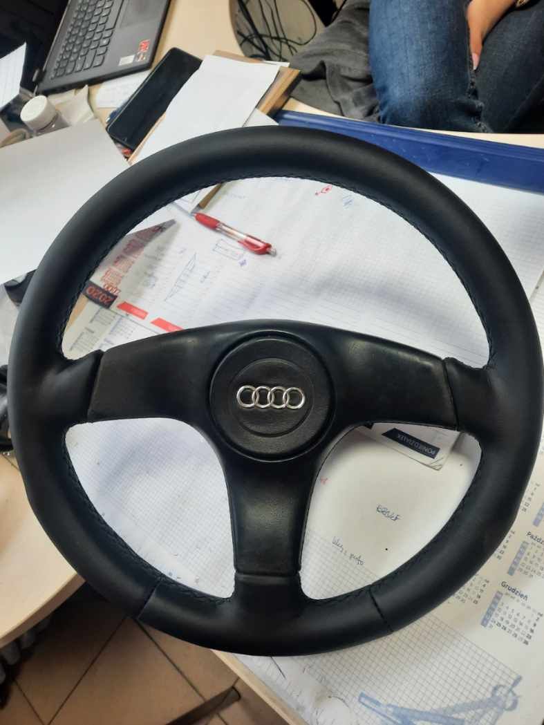 Obszywanie kierowc skórą