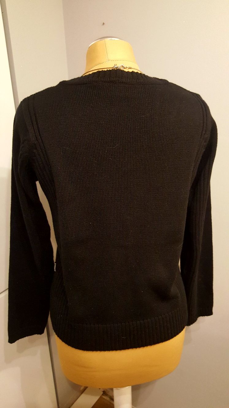 Czarny sweter na serek Wissmach r. L