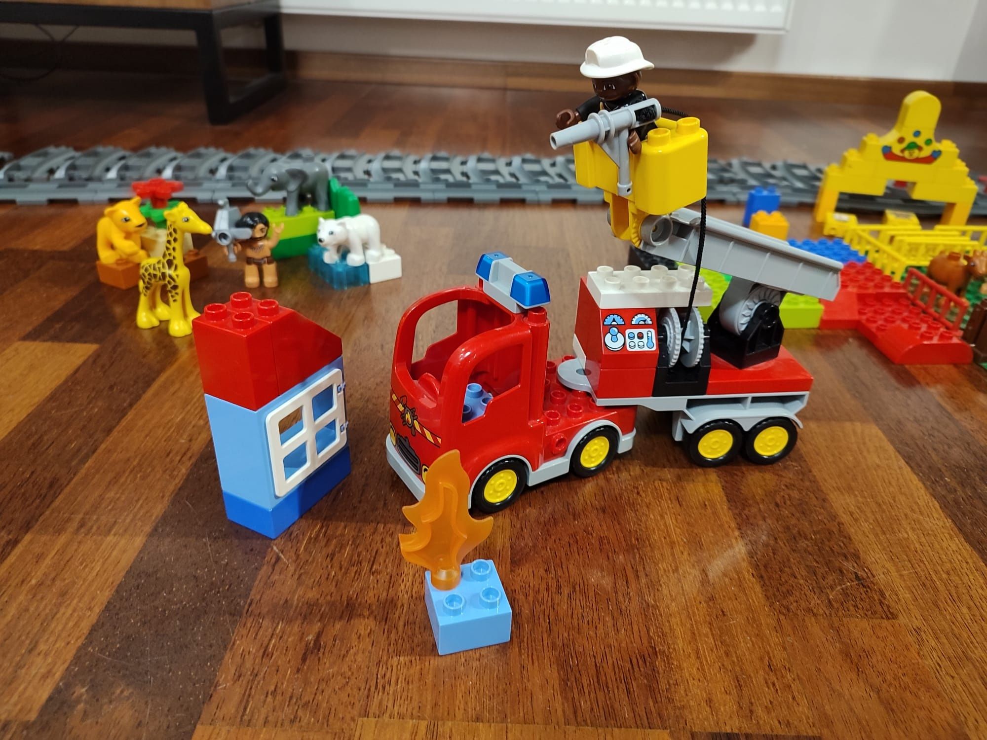 LEGO Duplo pociąg, tory, straż, płyta, samolot, zoo