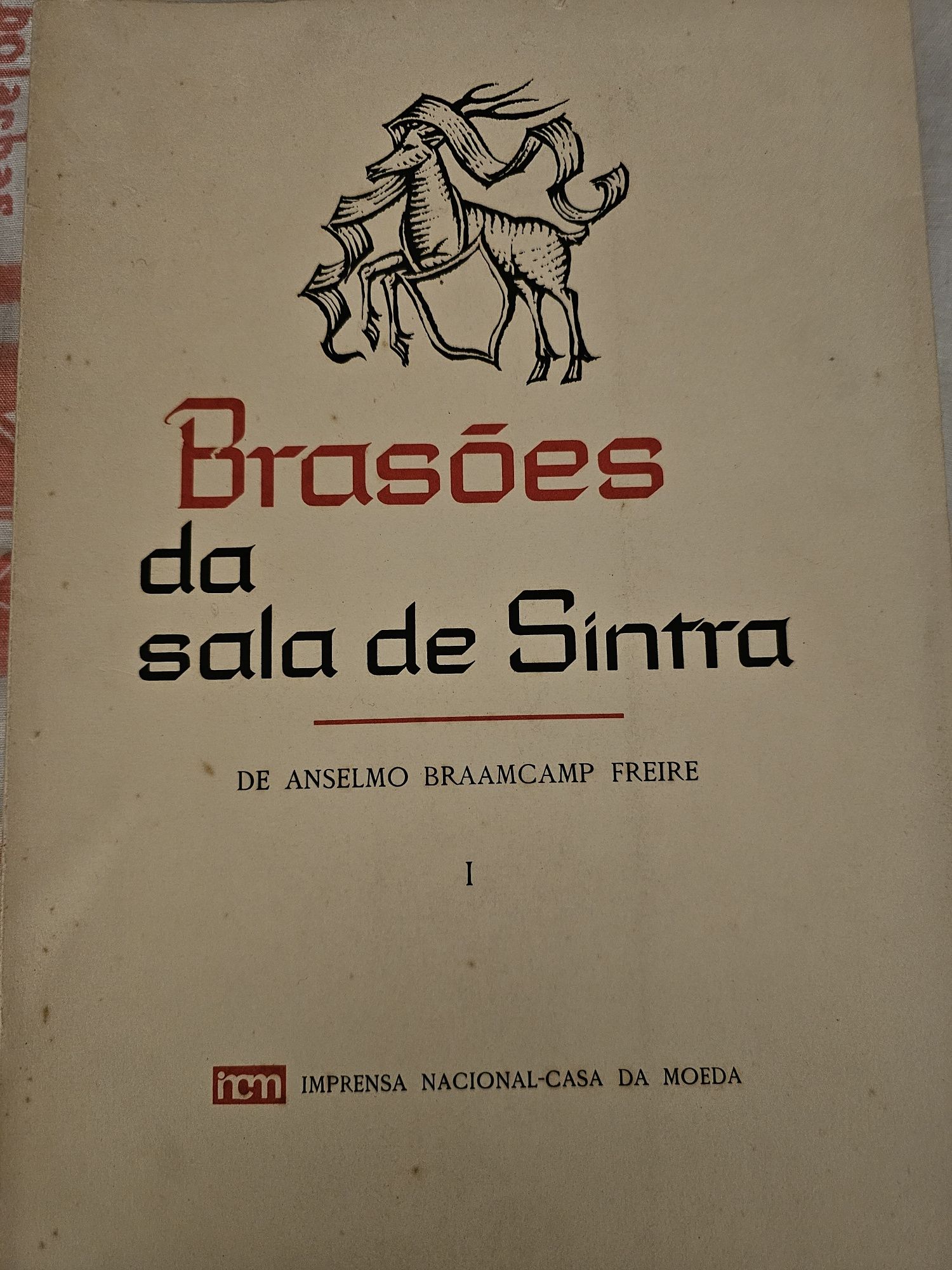 Livro brasões da sala de Sintra