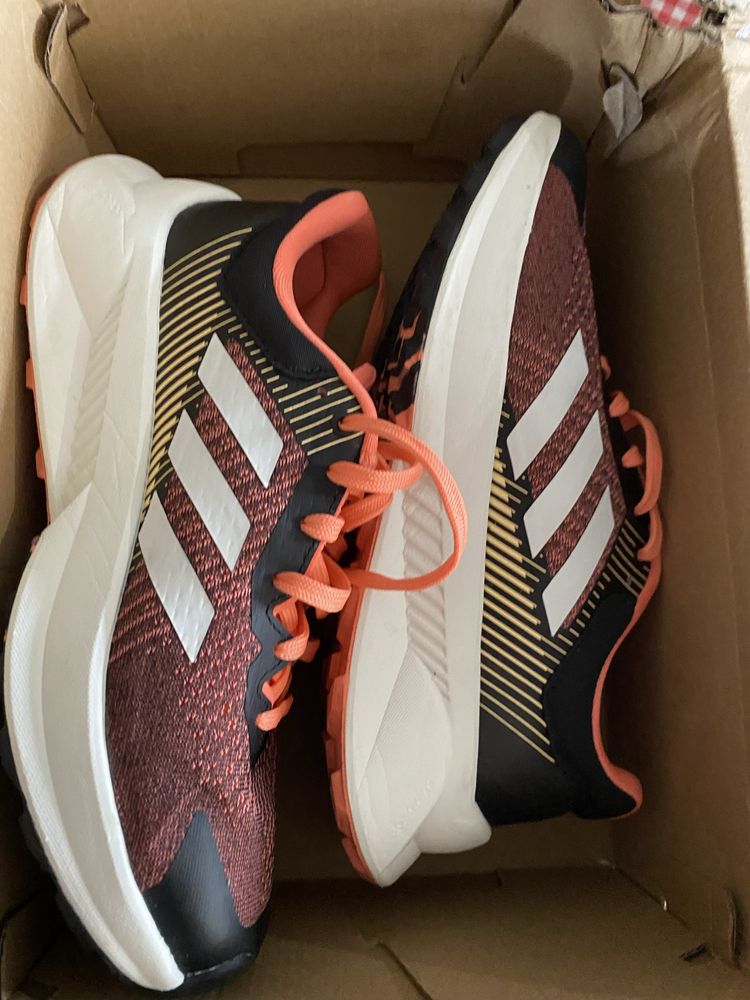 Tenis adidas terrex novos