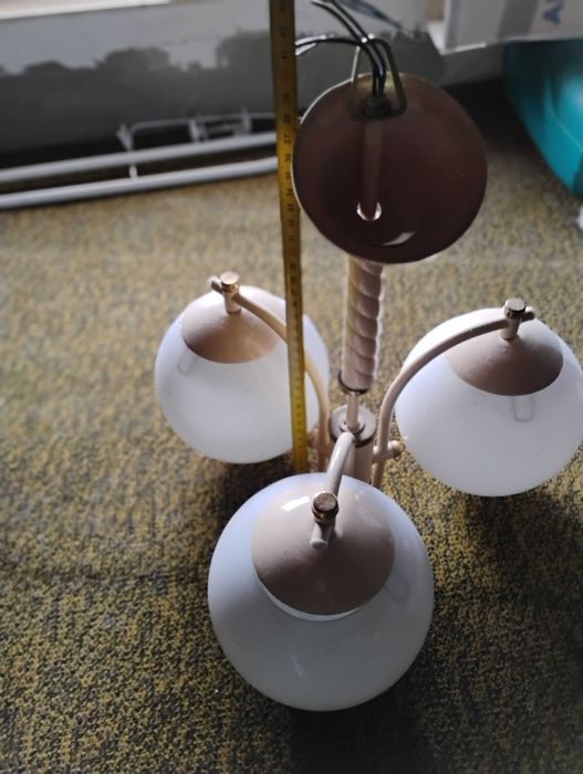 Stara lampa sufitowa na trzy żarówki