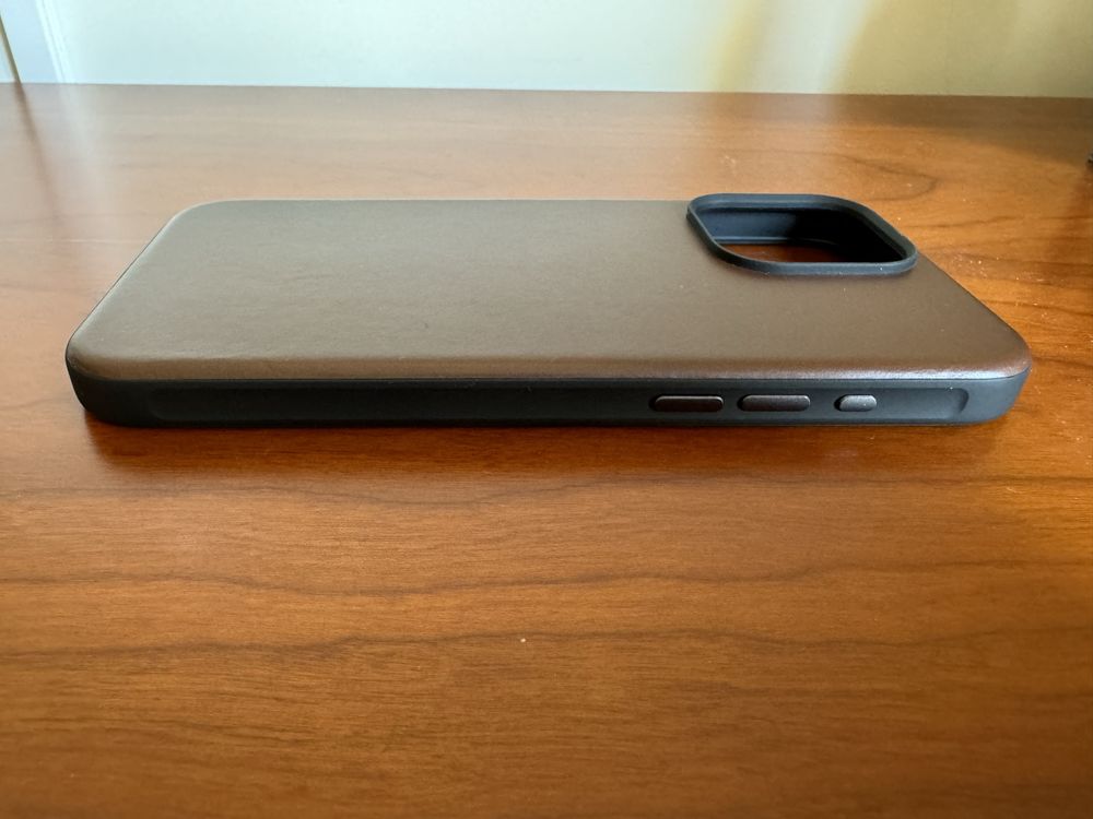 Capa Nomad Modern Leather iPhone 15 Pro Max - Pele genuína