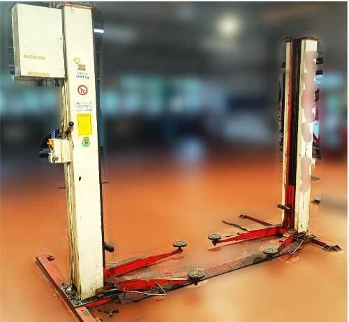 Podnośnik dwukolumnowy samochodowy hydrauliczny 2,5T sprawny