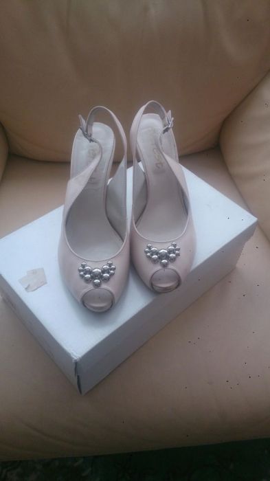 Buty szpilki ślubne 38 ecru beż skóra Wwa!