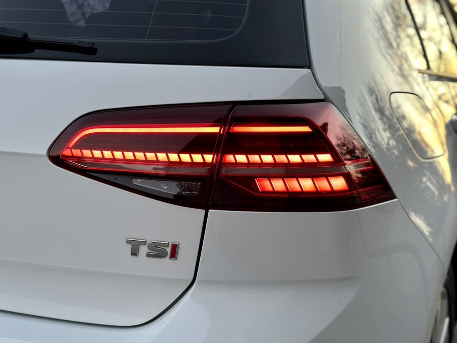 Volkswagen  Golf  2015 року.