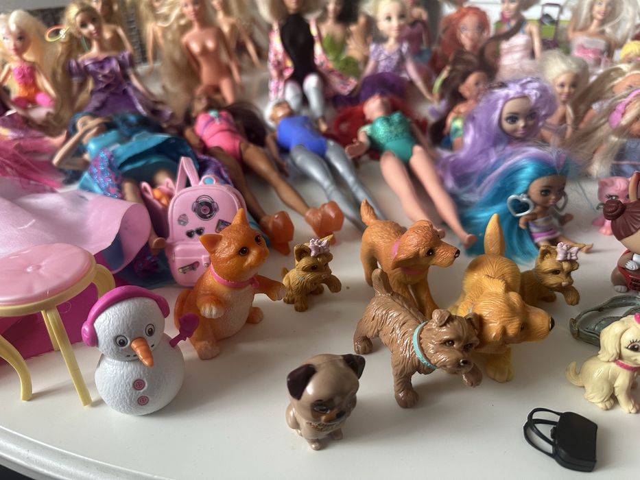 Zestaw Barbie – Kamper DreamCamper + ponad 30 lalek + akcesoria!