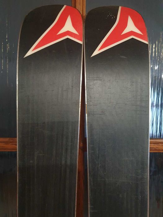 Лижі "ATOMIC, ROSSIGNIOL, DYNASTAR, SL, GS, FIS" ; щитки, черевики.