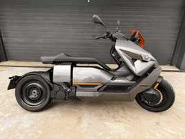 BMW CE04 como nova