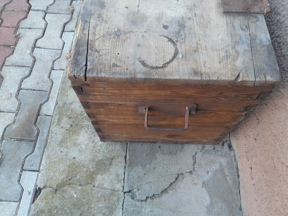 Stara skrzynia drewniana
