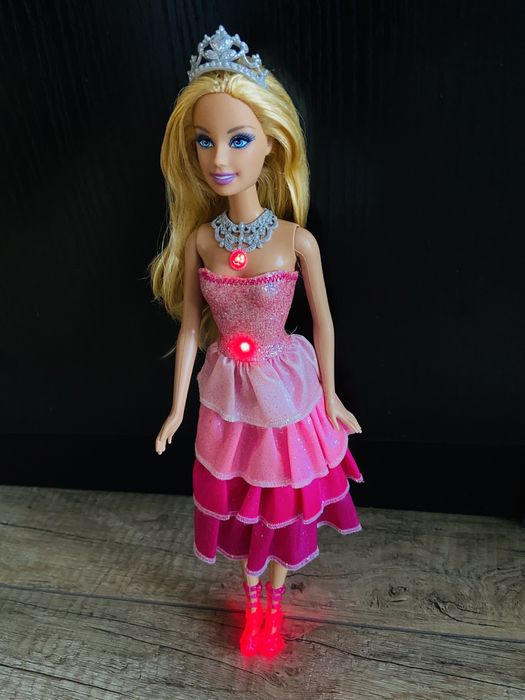 Lalka Barbie ze świecącymi elementami