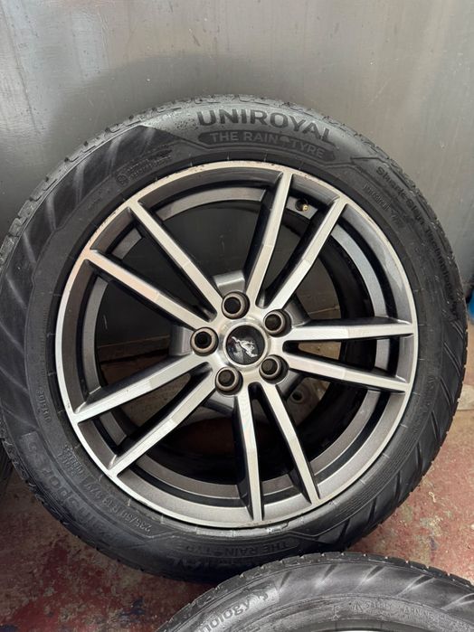 Sprzedam komplet felg mustang z oponami R18 8J ET40, 5x114,3