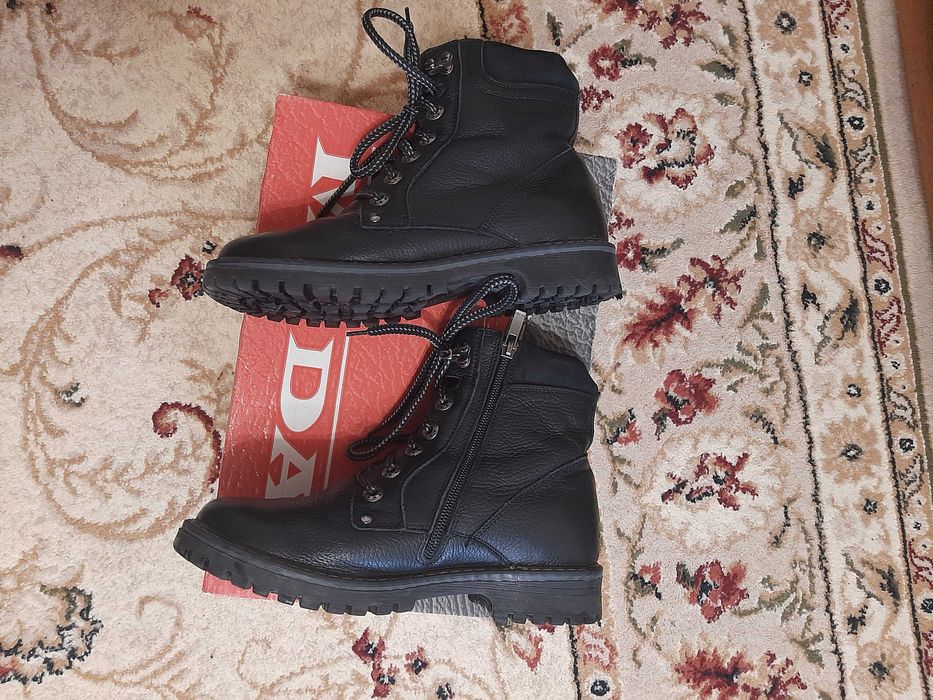 Зимове взуття хлопчик 37р