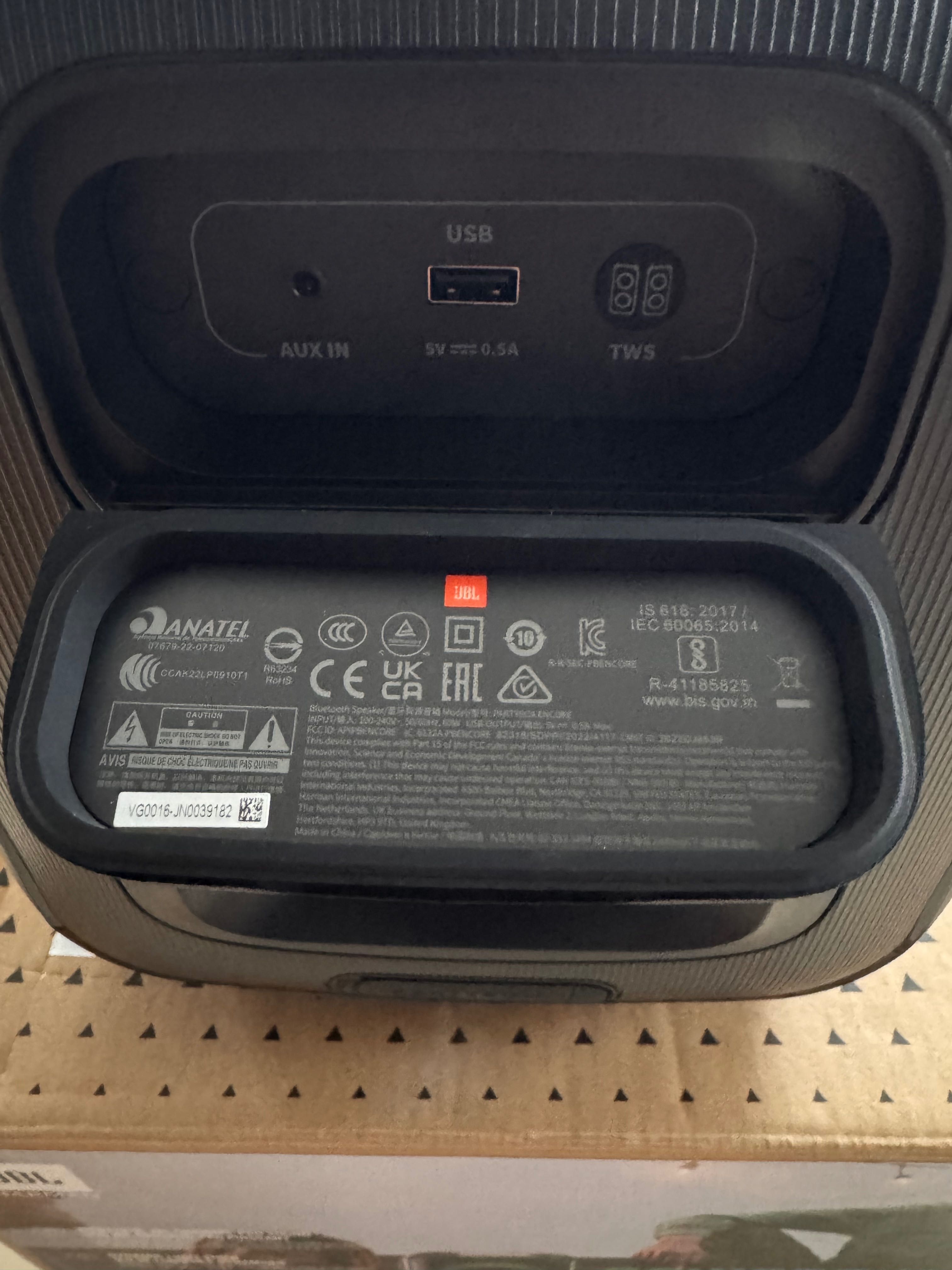 JBL Partybox Encore + mikrofon JBL
