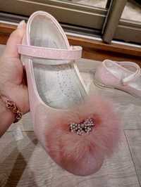 Нарядные розовые туфли для принцессы