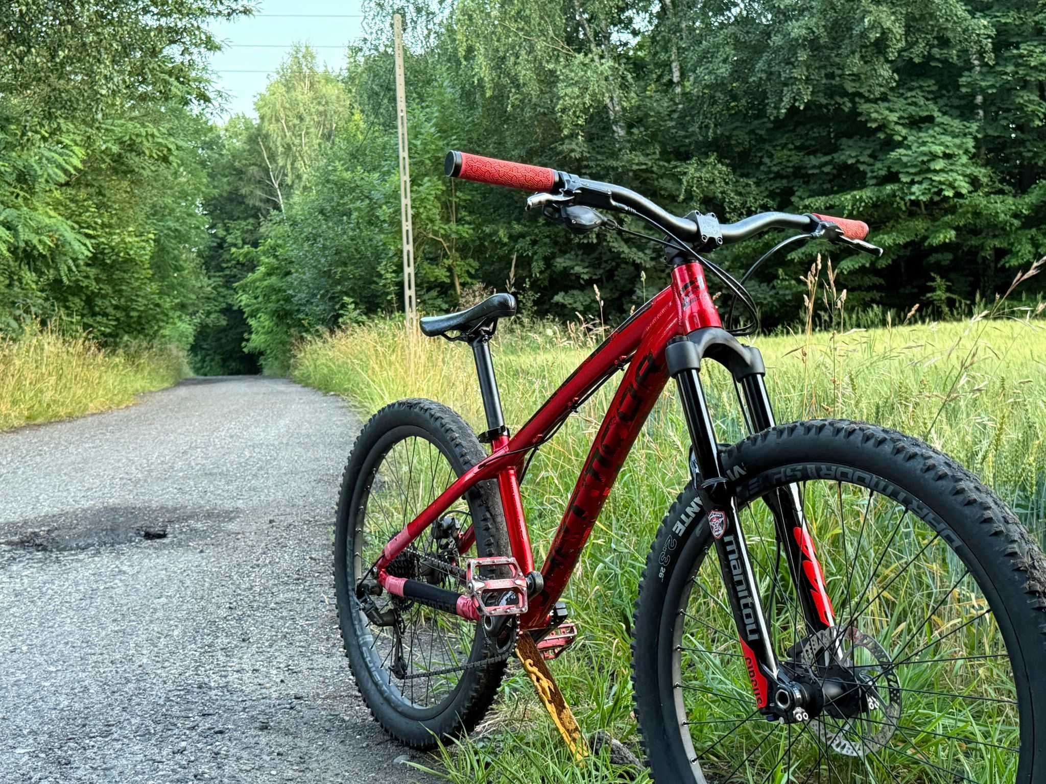 Dartmoor Hornet 26 RED 2020