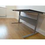 Biurko IKEA FREDRIK – solidne, przestronne, 140×71 cm
