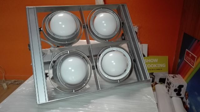 Candeeiro tecto com 4 focos de Iluminação direcionais com lâmpada 75w