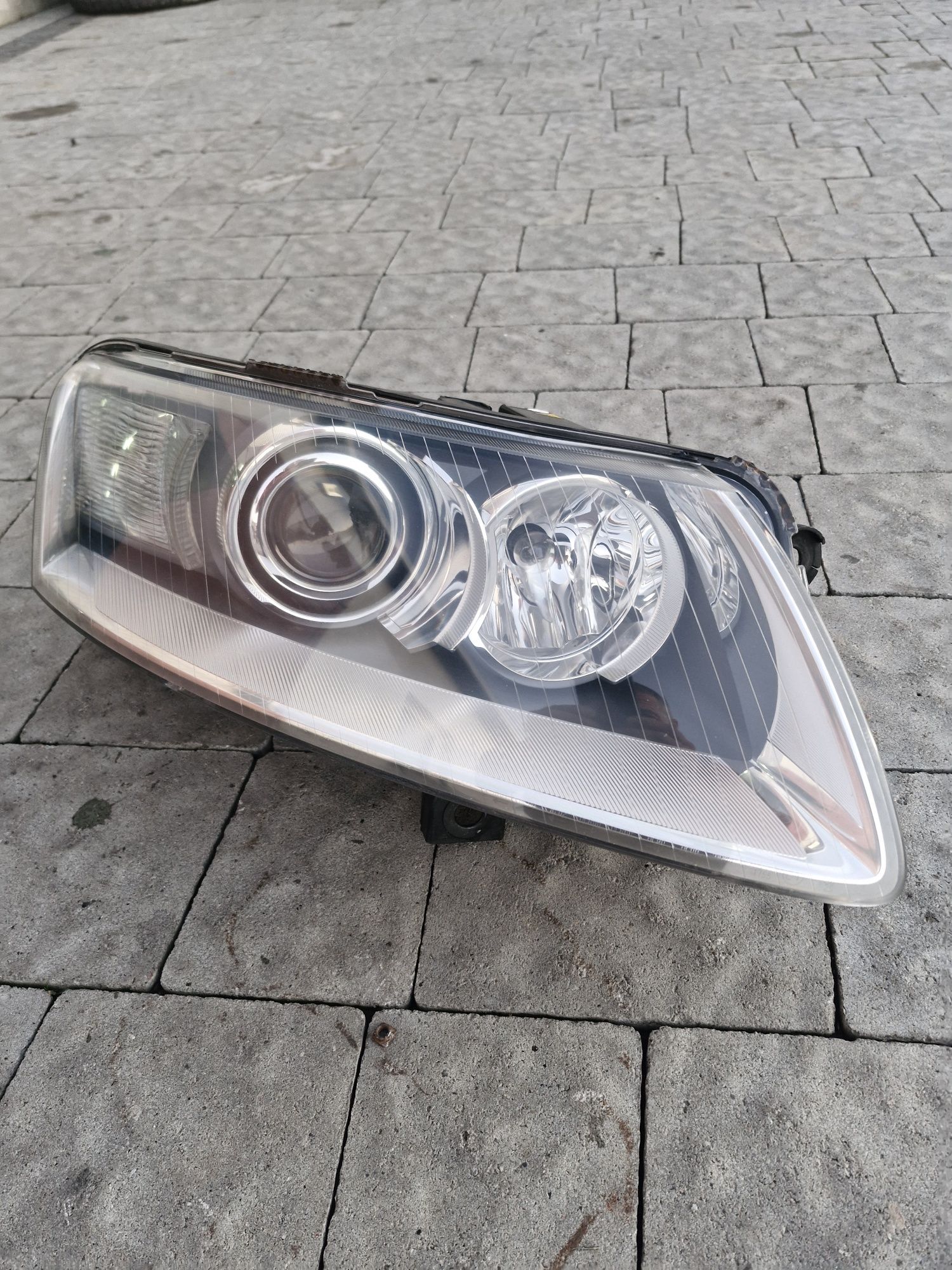 Фара права АДАПТИВНИЙ BI XENON ксенон AUDI A6 C6