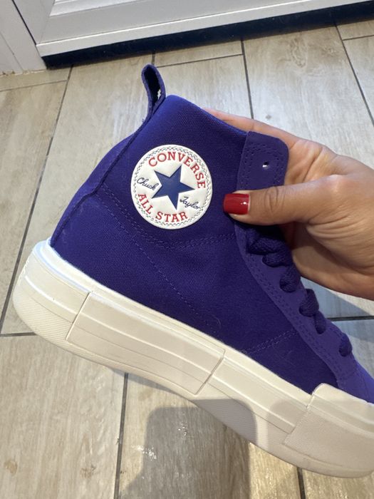 Converse novas, usadas apenas uma vez