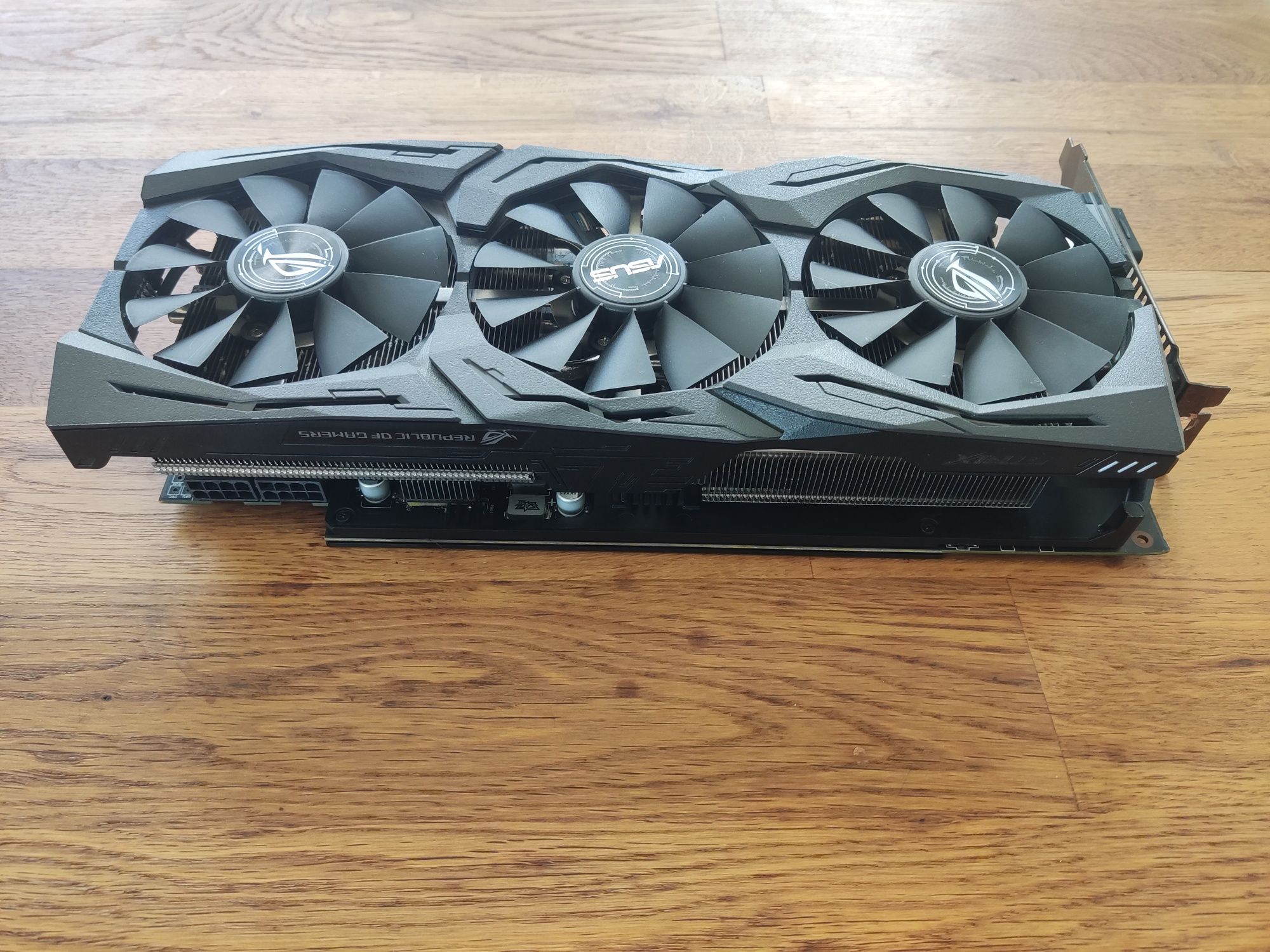 ASUS rog Strix RX Vega 64 8gb