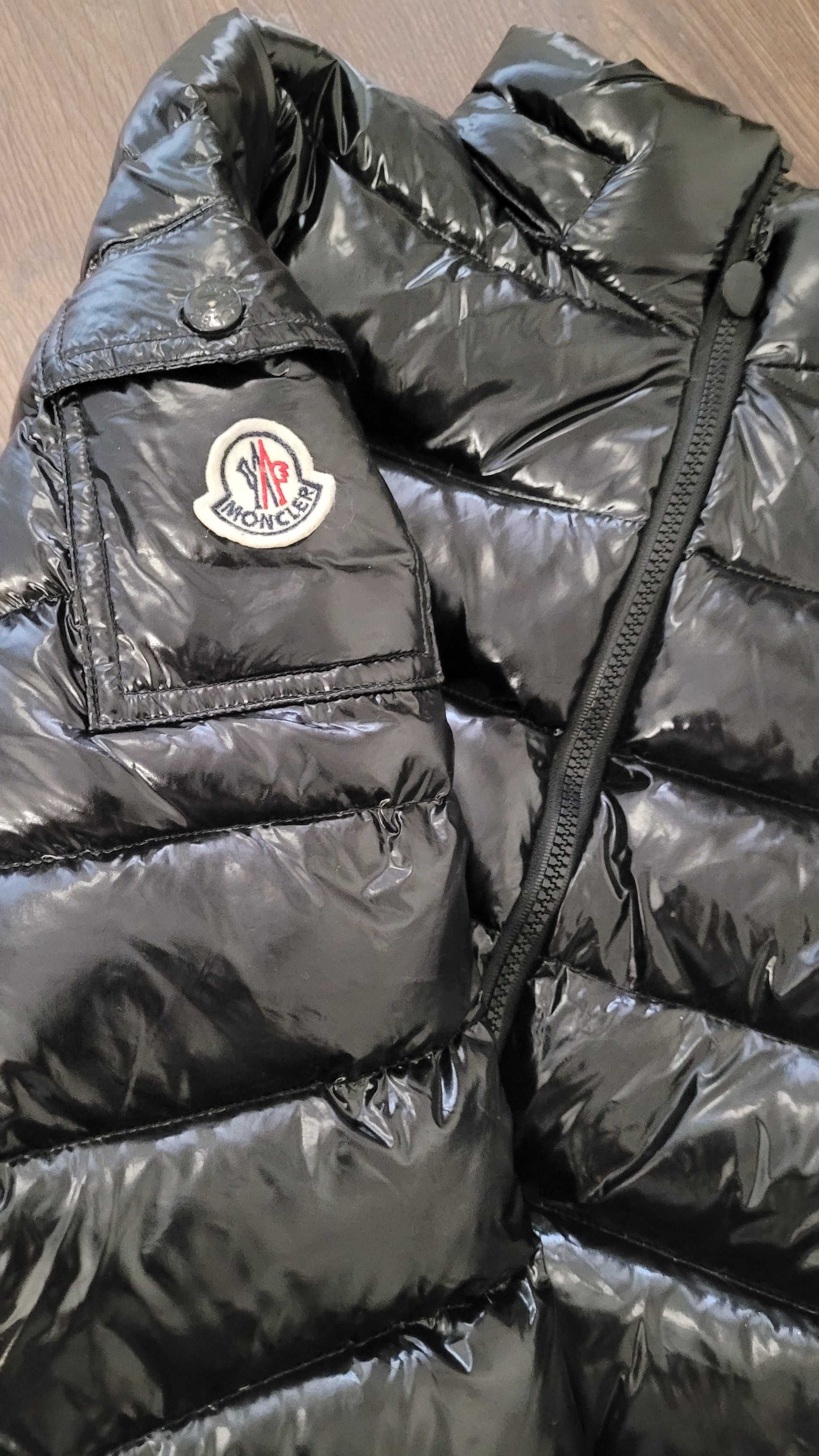 Moncler damska kurtka puchowa z kapturem rozm 2 (38)