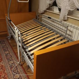 Łóżko rehabilitacyjne SWING z przechyłami bocznymi