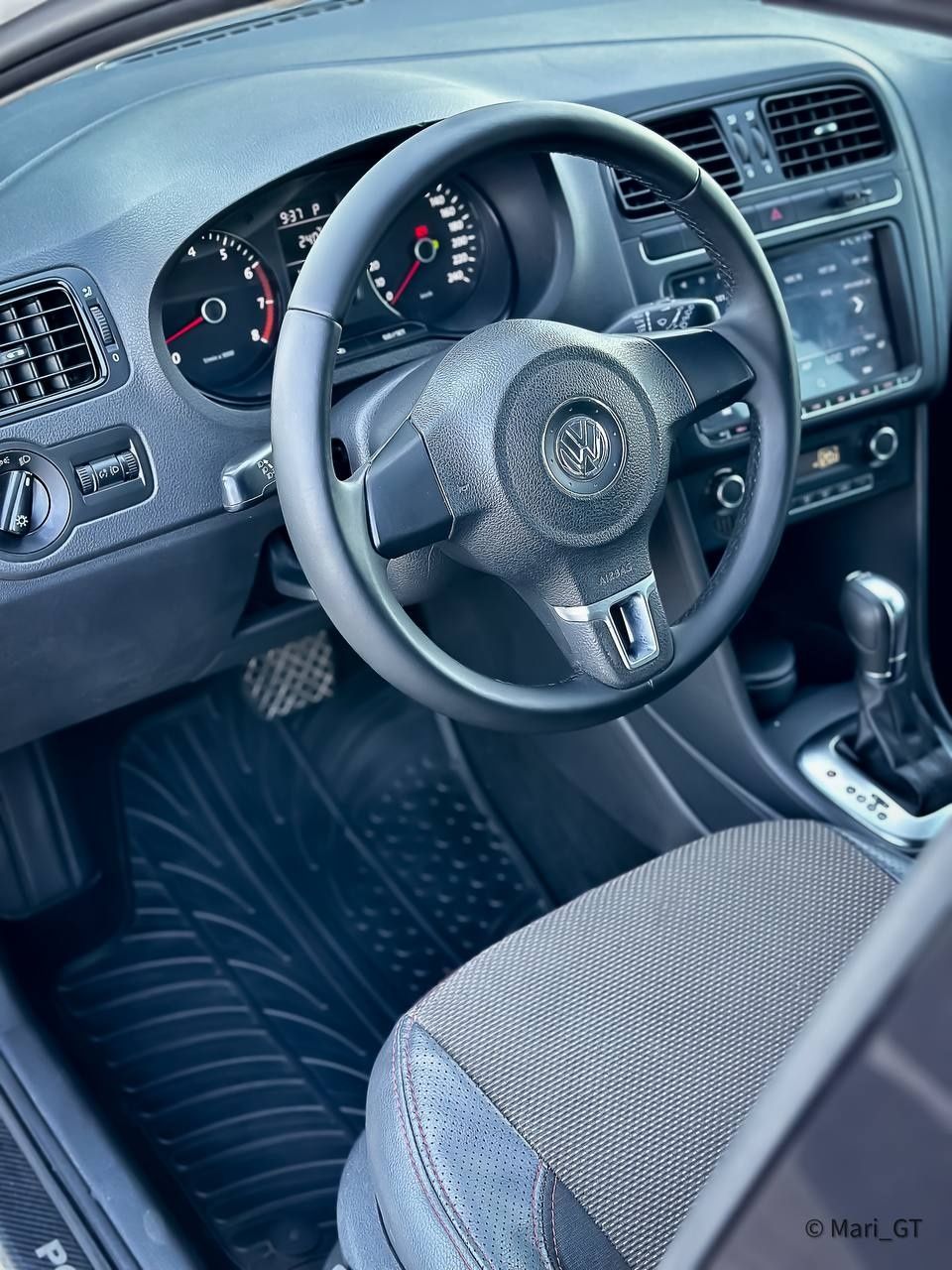 Volkswagen Polo 1.4 AT хетчбек Official