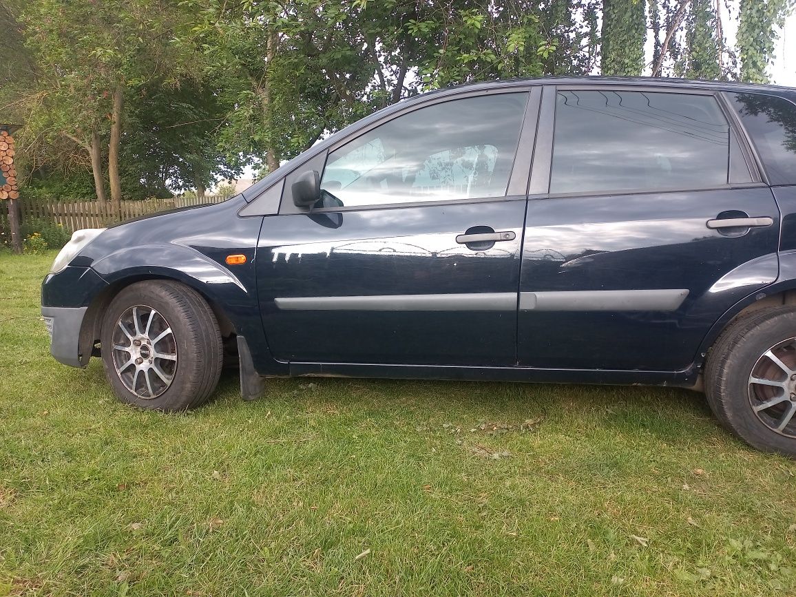 Продам вдасне авто