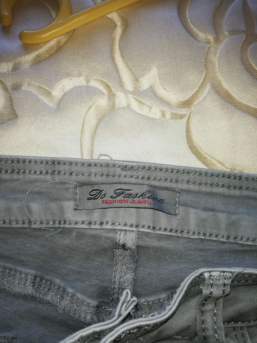 Spodnie jeansy firmy Fashion damskie. Rozmiar 44