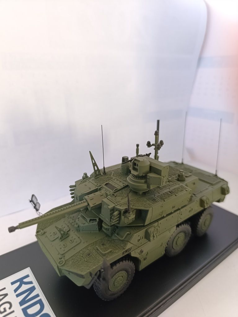 Carro de combate Jaguar em miniatura à escala de 1:24