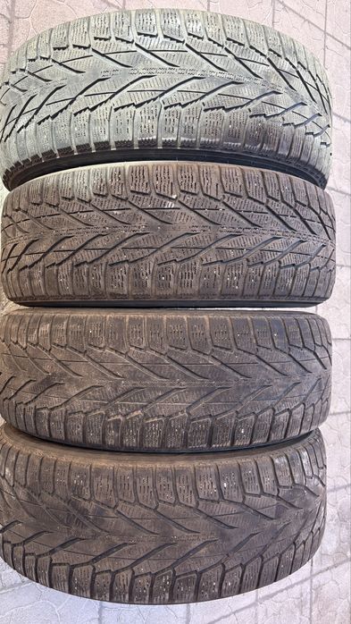 215/65/R16  Nokian Hakkapeliitta  r2