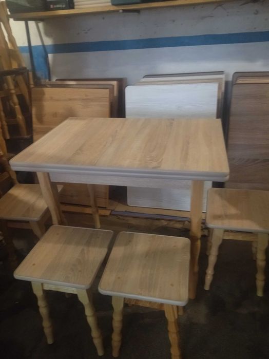 Стіл кухонний розкладний і  табуретки