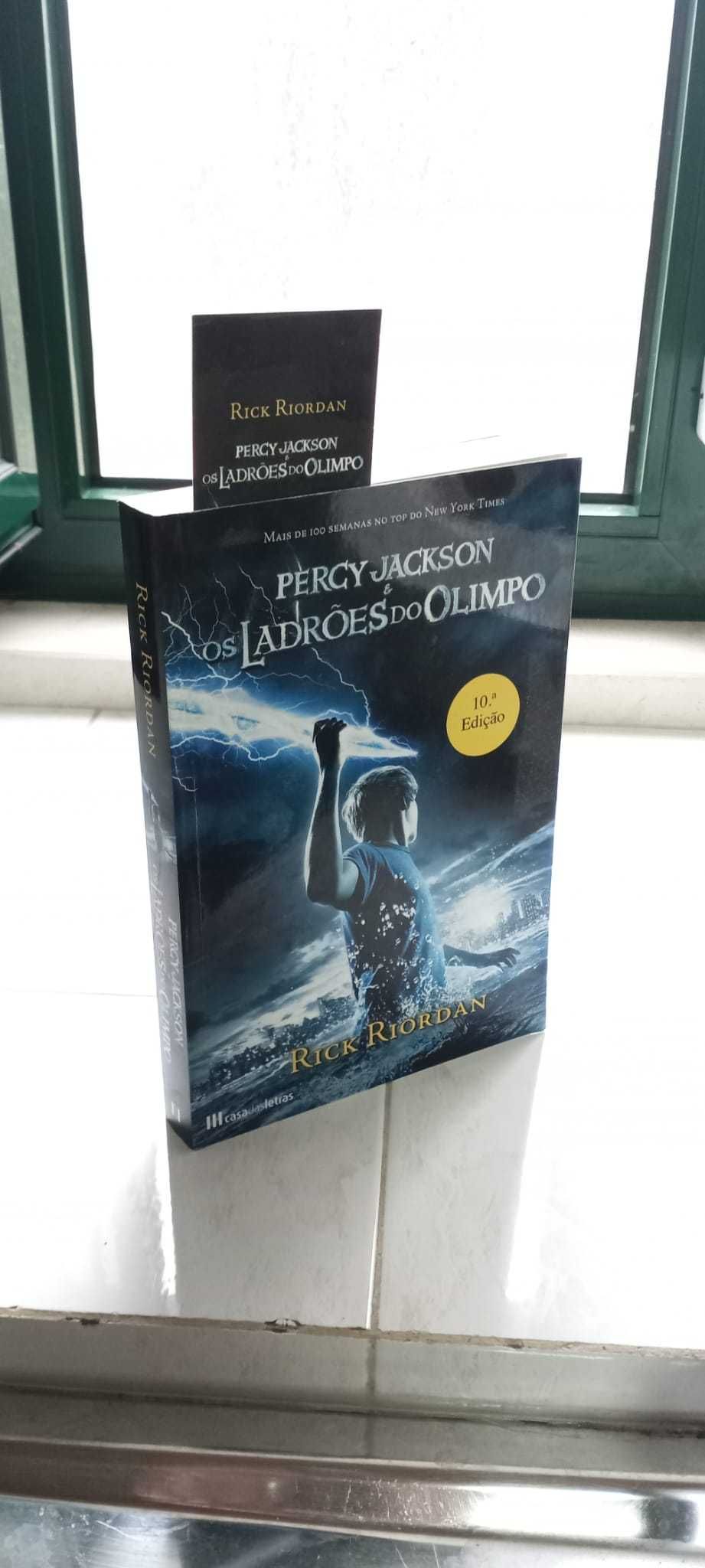 Livro Percy Jackson e os Ladrões do Olimpo como novo