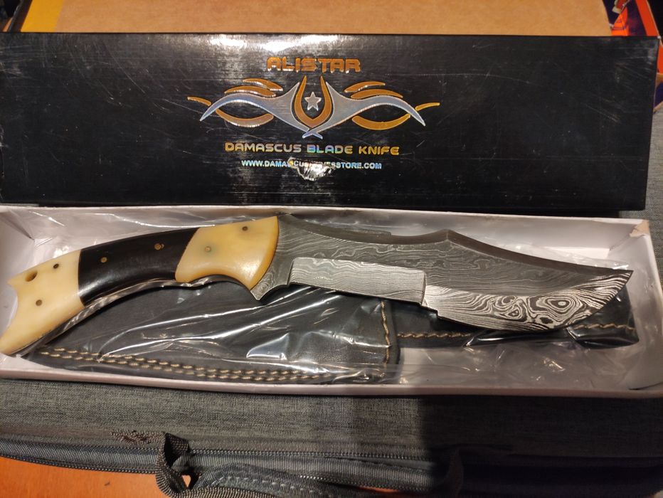 Nóż że stali damasceńskiej