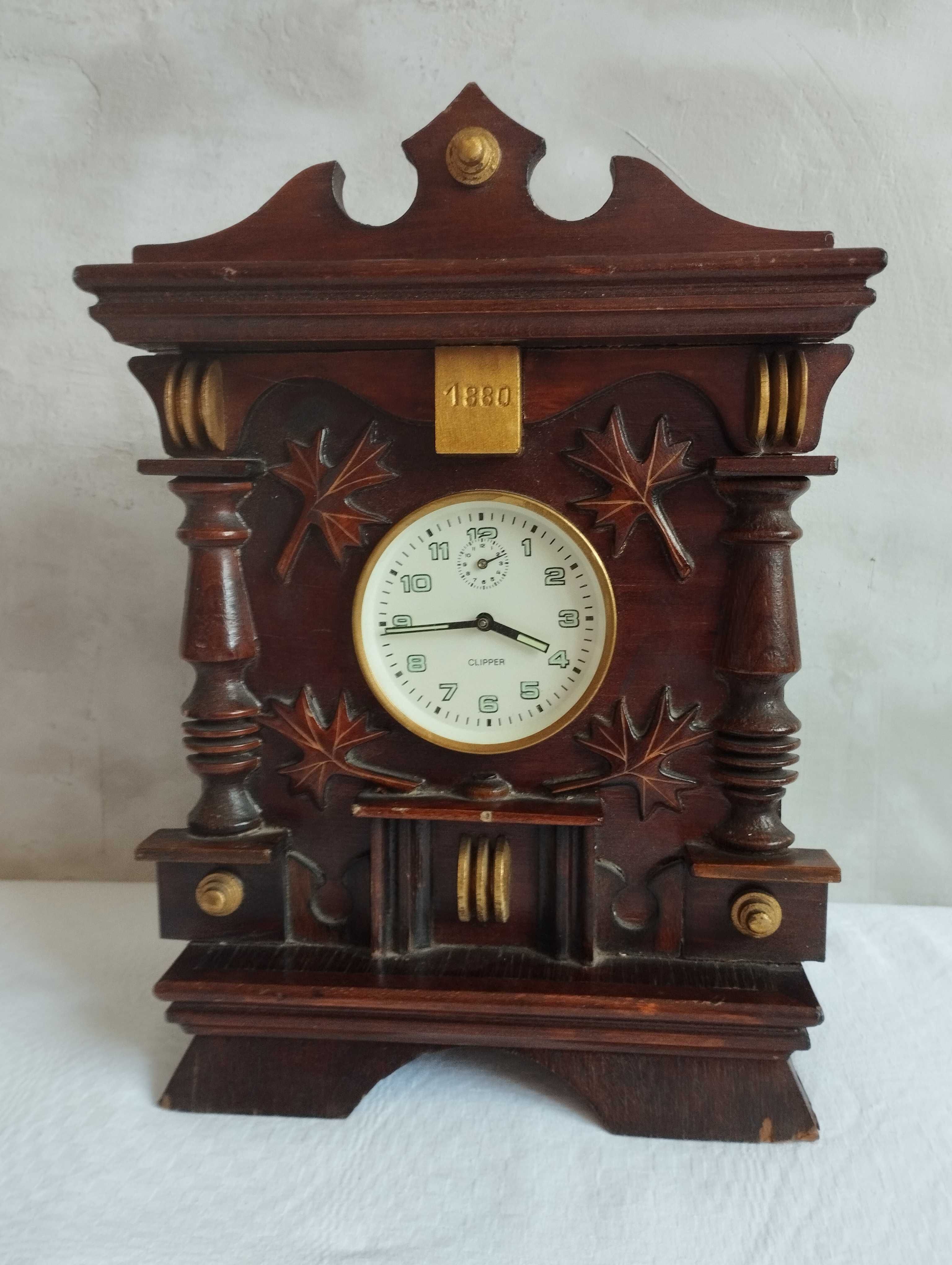 Stary zegar drewniany 1880, skrzynka z zegara