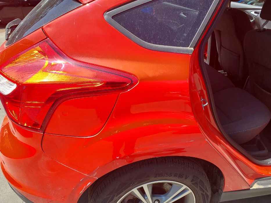 Painel trás direito FORD Focus III