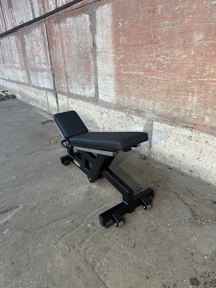 Скамья регулируемая TechnoGym Adjustable Bench, серия Pure Strength