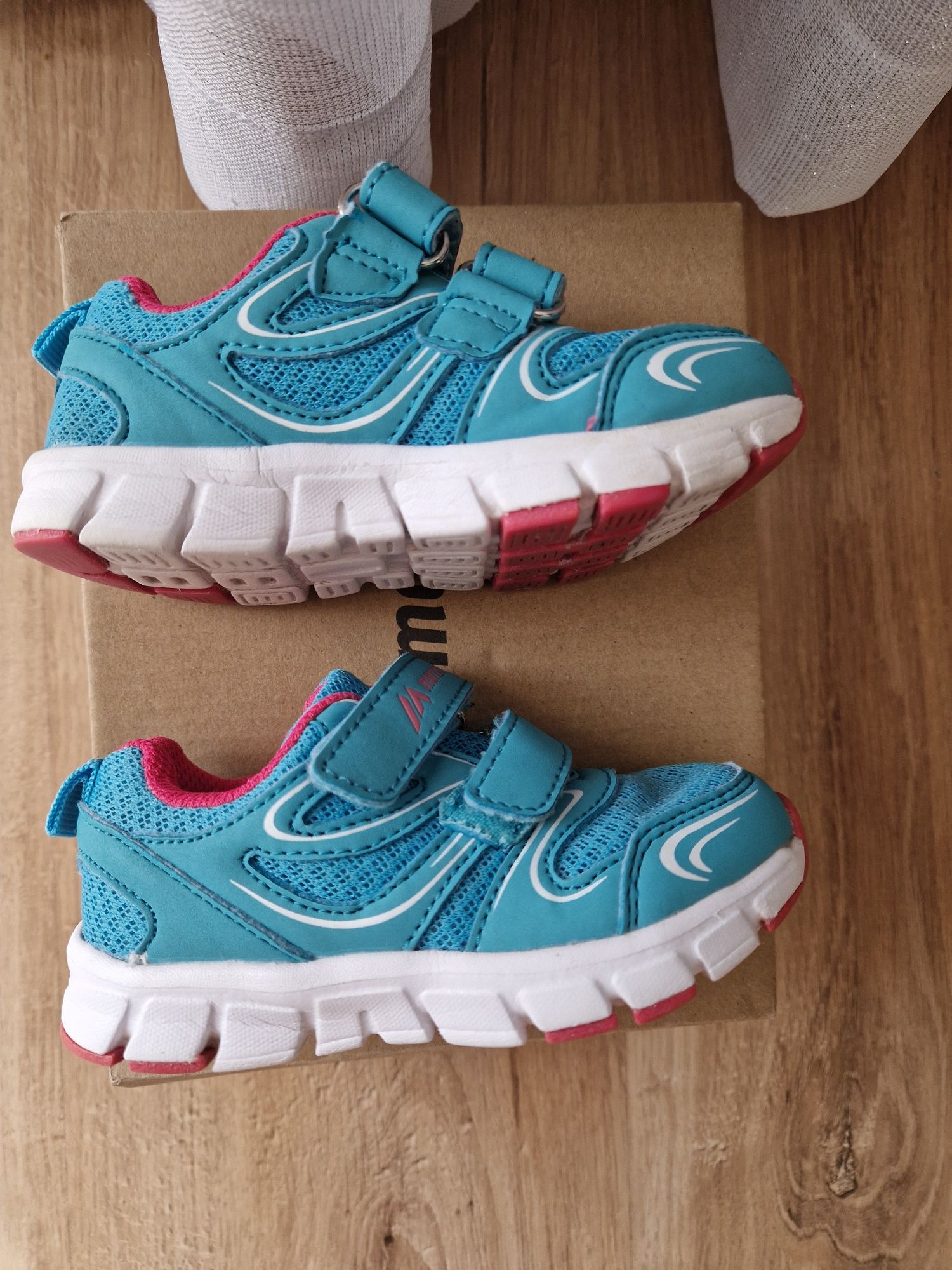 Dziecięce buty sportowe rozmiar 22