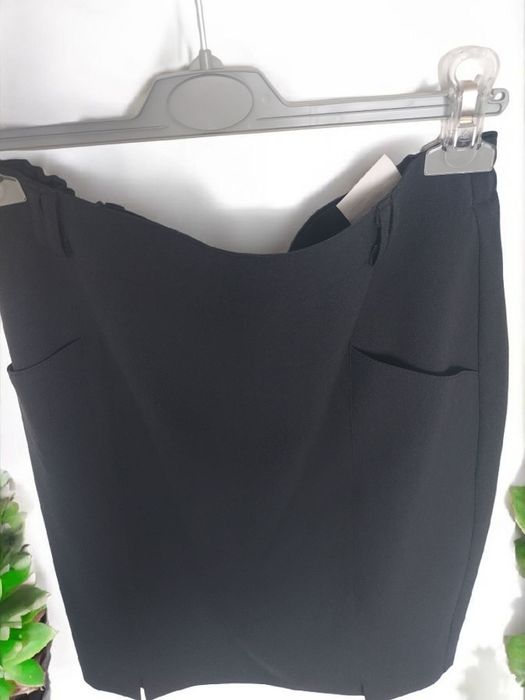 Czarna elegancka spódnica z zakładkami midi biurowa wyjściowa casual