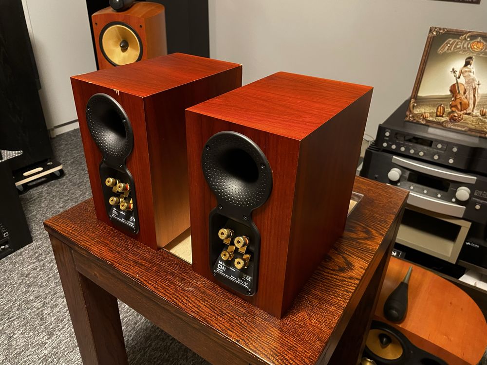 Kolumny podstawkowe Monitory  Bowers Wilkins CM1