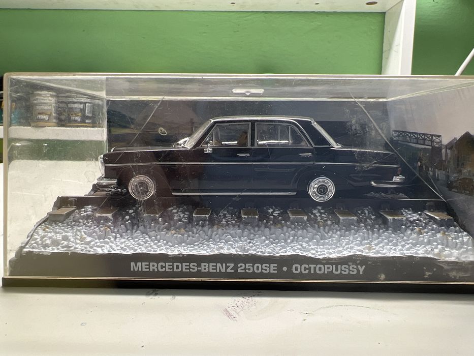 Mercedes 250 SE Octopussy w skali 1:43