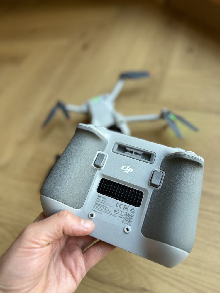 Dron DJI Mini 3 z DJI RC w swietnym stanie