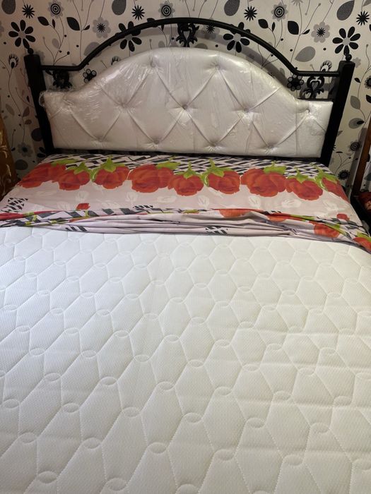 Кровать с матрасом